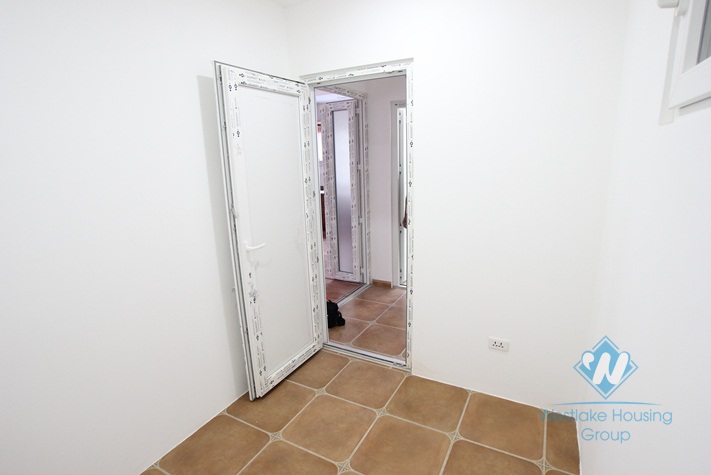 Nice and lake view serviced apartment  for rent in Quang An Street, Tay Ho District, Ha Noi 